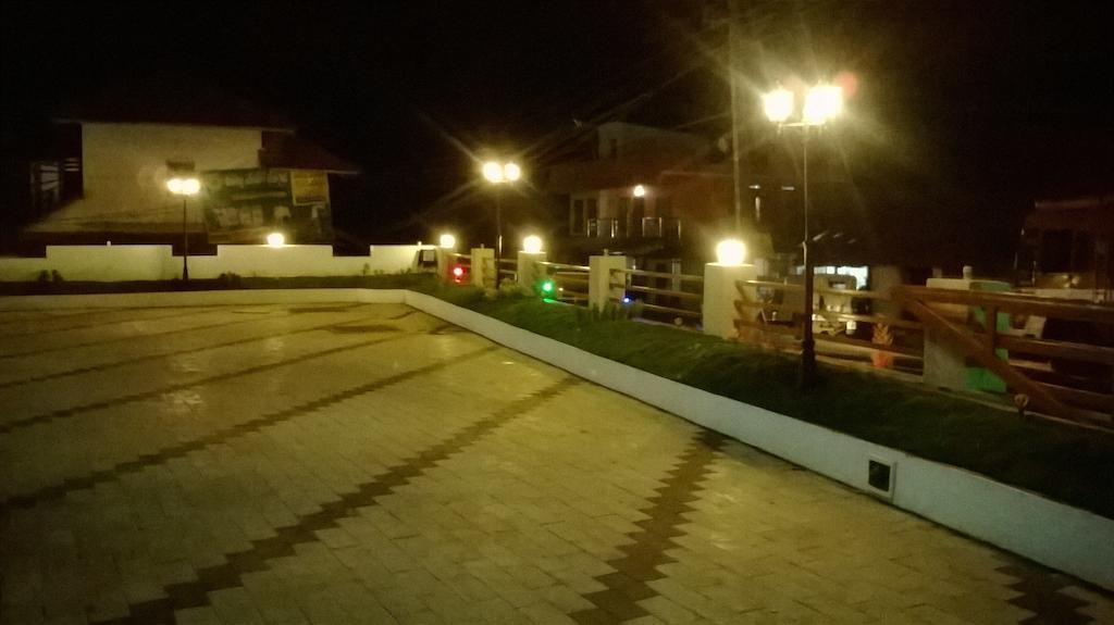 Holiday Hill Hotel & Suites Sultan Bathery Bagian luar foto